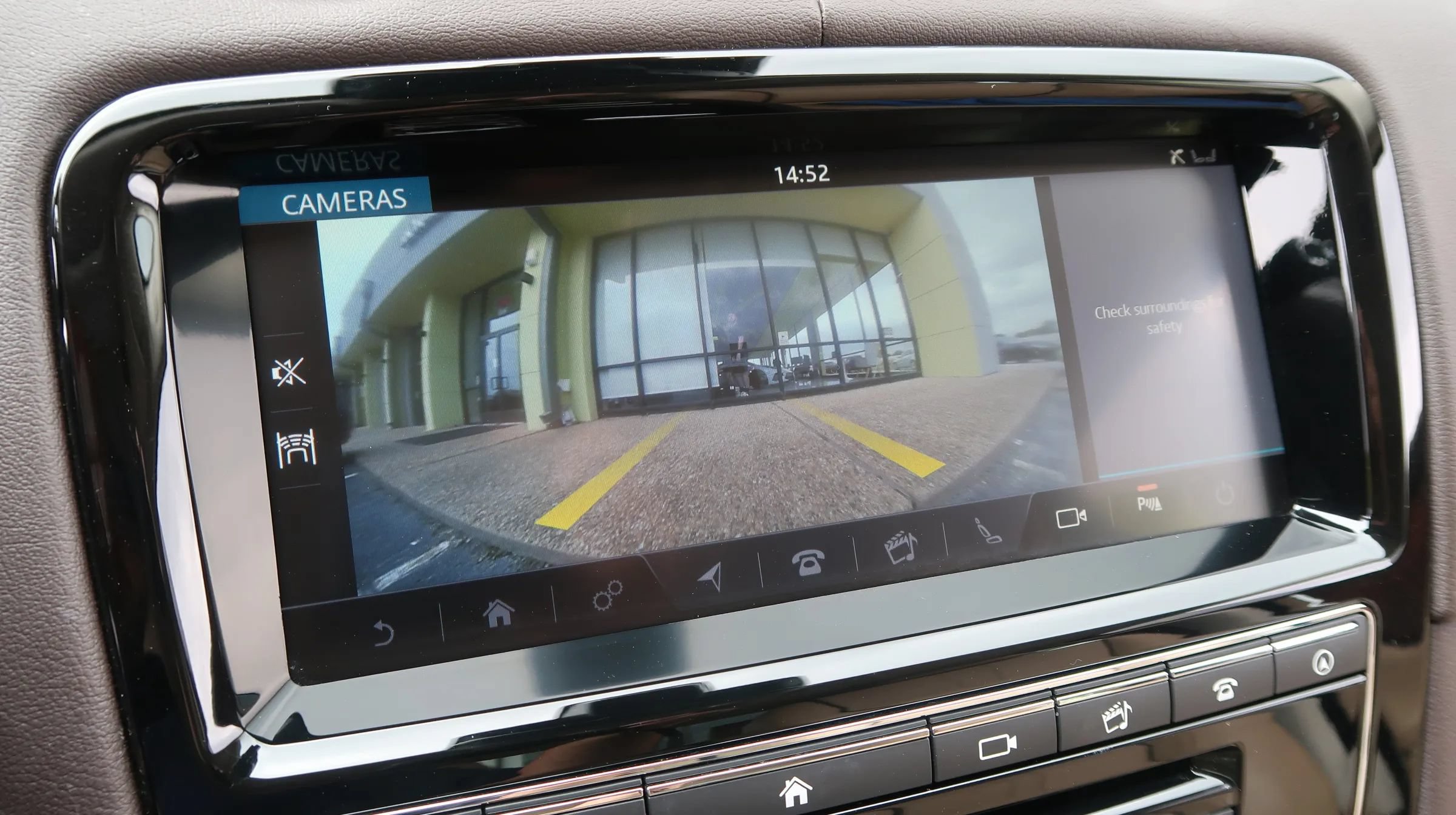 Used 2019 Jaguar XJ R-Sport RWD image 36