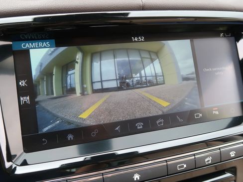 Used 2019 Jaguar XJ R-Sport RWD image 36