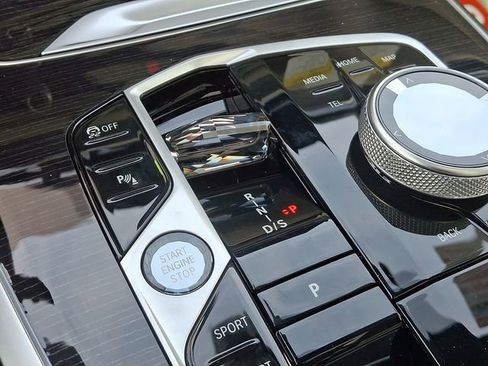 New 2026 BMW X7 M60i w/ Executive Package image 12