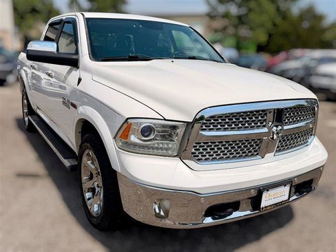 Used 2015 RAM 1500 Laramie w/ Convenience Group AWD/4WD image 3
