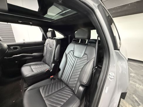 Used 2024 Kia Sorento SX Prestige AWD/4WD image 20