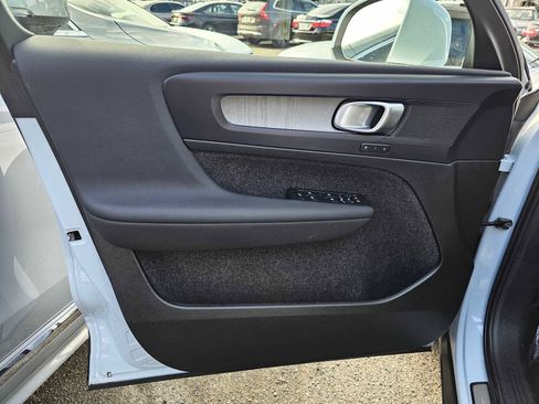 Used 2025 Volvo XC40 B5 Plus image 24