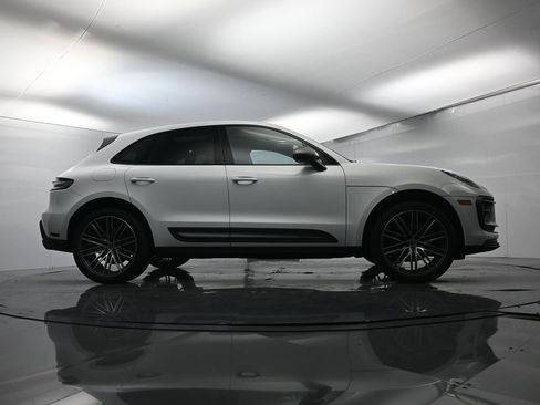 Used 2025 Porsche Macan image 52