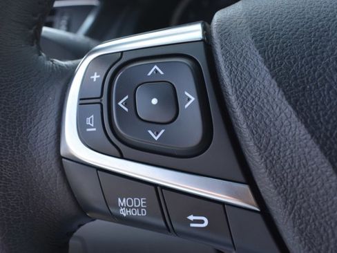 Used 2017 Toyota Camry SE image 20