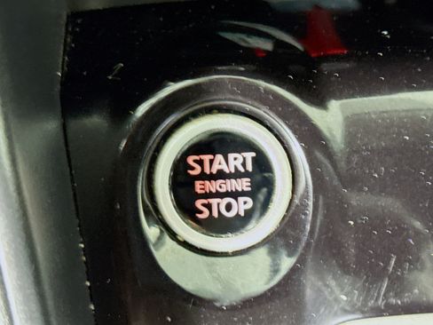 Used 2020 Nissan Kicks S image 21