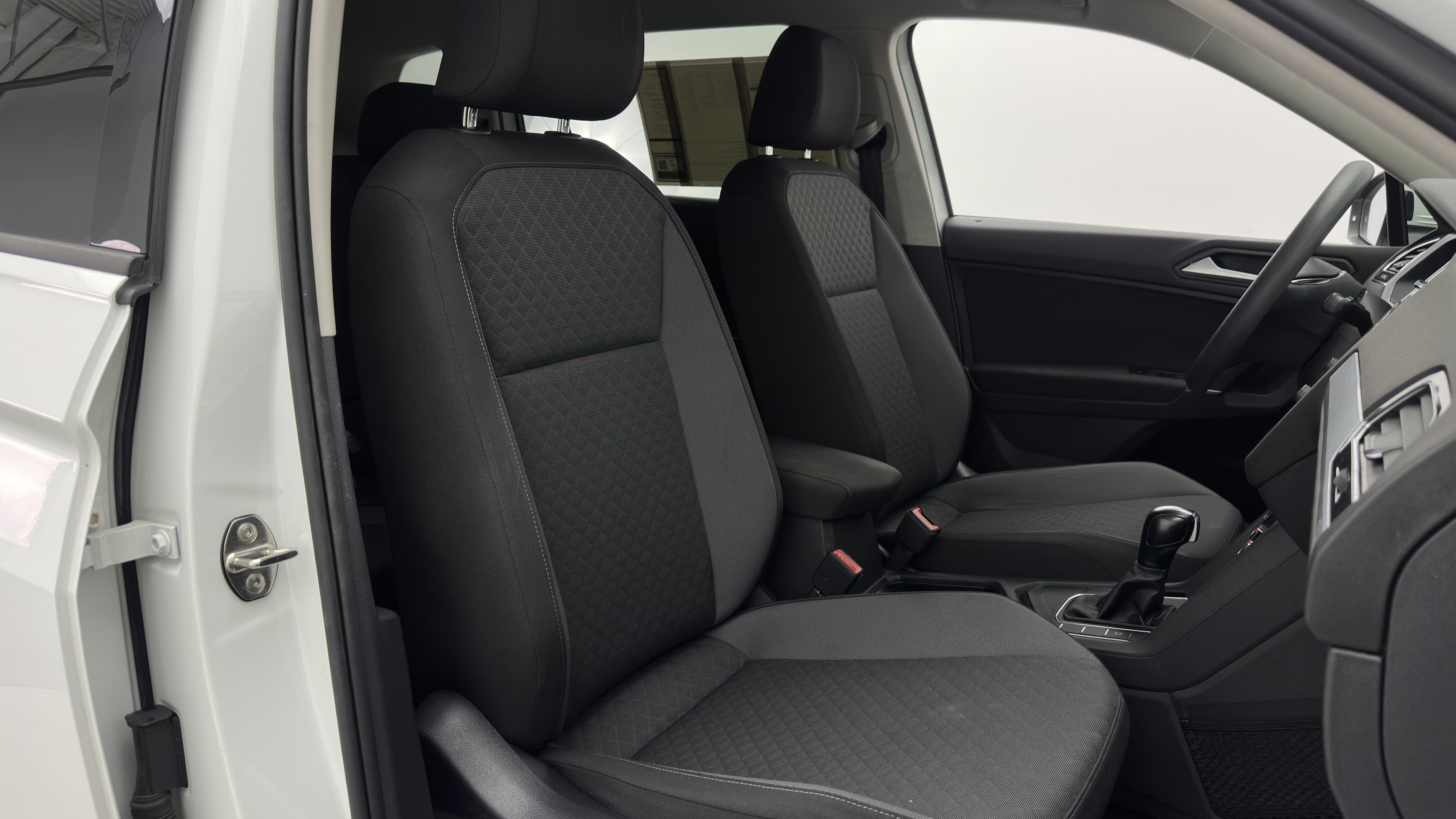 Used 2020 Volkswagen Tiguan S FWD image 33