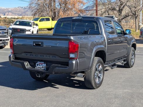 Used 2019 Toyota Tacoma TRD Off-Road image 3