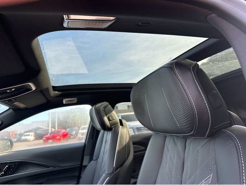 New 2026 Cadillac Lyriq V w/ Exterior Carbon Fiber Package AWD/4WD image 26