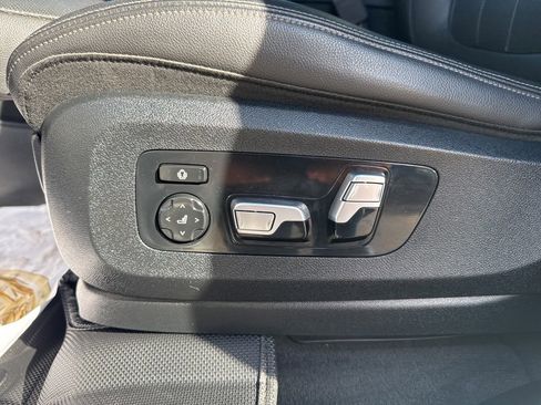 Used 2020 BMW X7 M50i w/ Dynamic Handling Package image 19