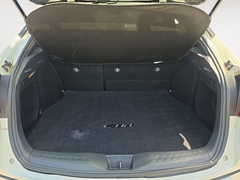Used 2021 Toyota C-HR LE FWD image 20