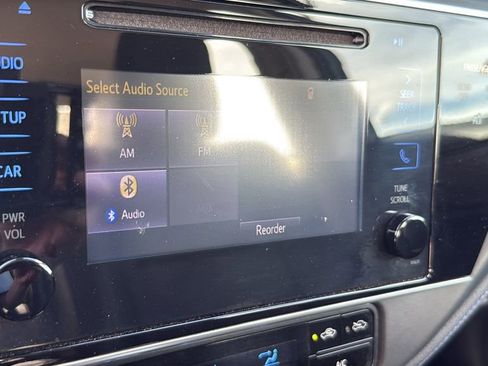 Used 2017 Toyota Corolla SE FWD image 25