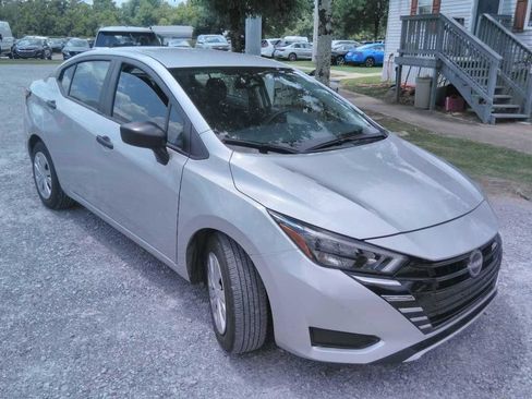 Used 2025 Nissan Versa S FWD image 4