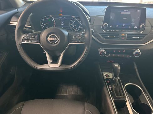 Used 2024 Nissan Altima 2.5 SV image 15
