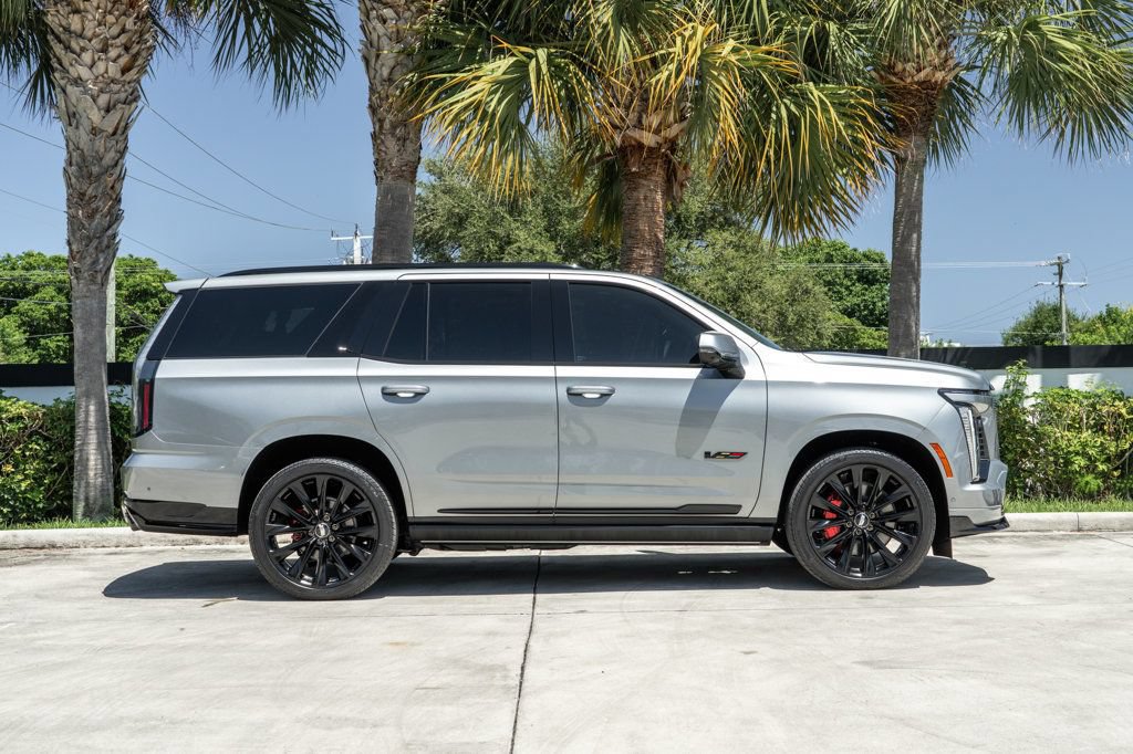 Used 2026 Cadillac Escalade V w/ LPO, ONYX Package AWD/4WD image 9