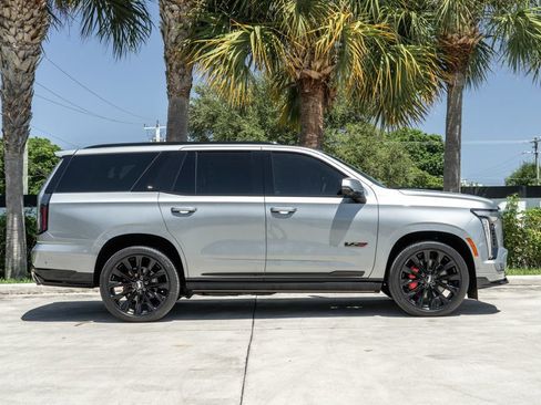 Used 2026 Cadillac Escalade V w/ LPO, ONYX Package AWD/4WD image 9