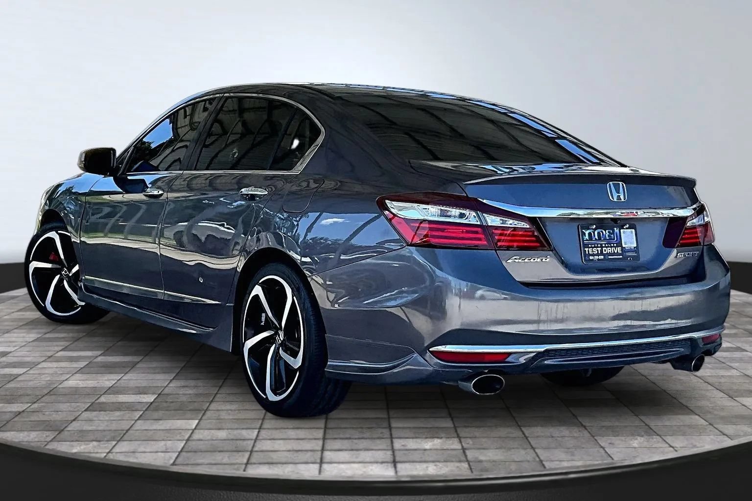 Used 2017 Honda Accord Sport image 4