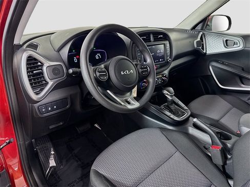 Used 2023 Kia Soul LX image 18