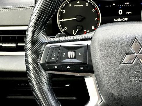 Used 2024 Mitsubishi Outlander SE Black Edition image 23