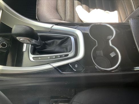 Used 2015 Ford Fusion SE FWD image 17