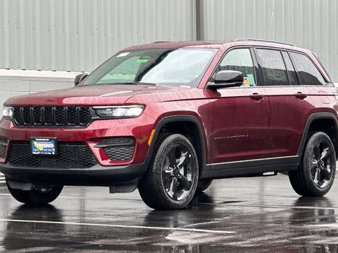 New 2025 Jeep Grand Cherokee Altitude image 8