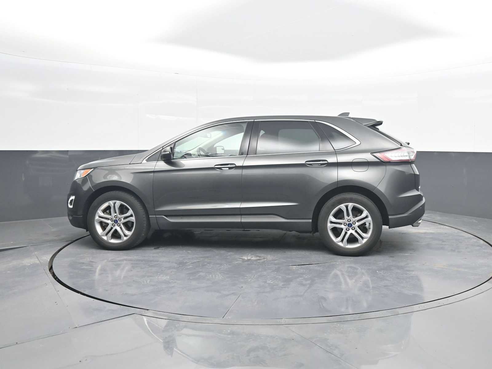 Used 2018 Ford Edge Titanium w/ Equipment Group 301A AWD/4WD image 5