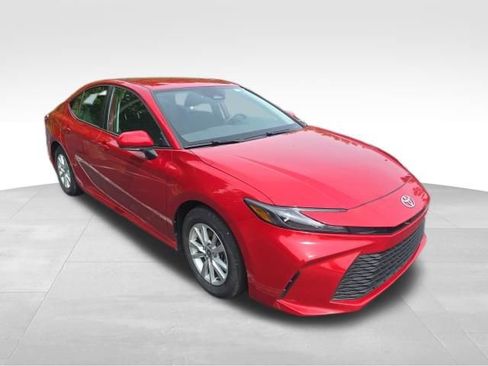 Used 2025 Toyota Camry LE FWD image 9