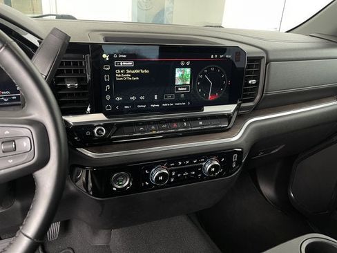 Used 2024 GMC Sierra 1500 SLT image 16