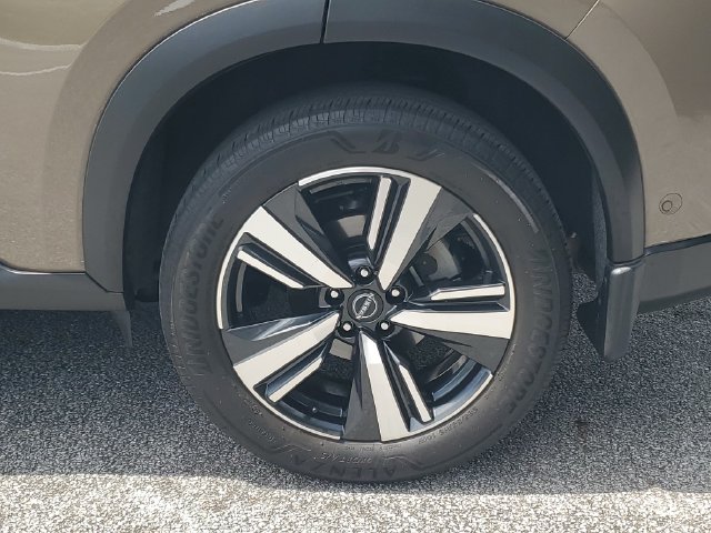 Certified 2025 Nissan Rogue SL w/ SL Premium Package FWD image 36