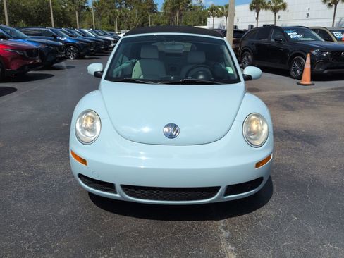 Used 2010 Volkswagen Beetle Convertible FWD image 9