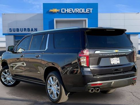 Used 2024 Chevrolet Suburban High Country RWD image 3