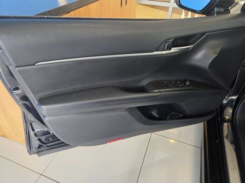 Used 2023 Toyota Camry SE FWD image 12