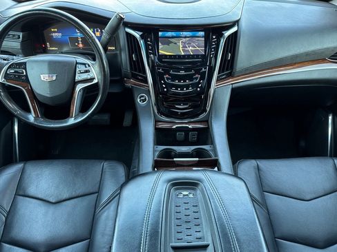 Used 2015 Cadillac Escalade Luxury image 16