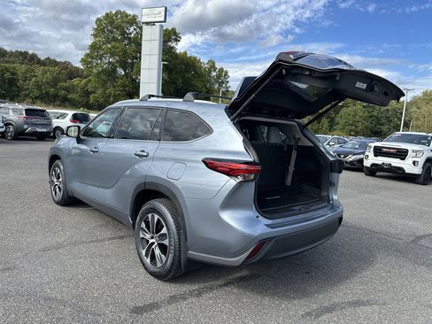 Used 2022 Toyota Highlander XLE image 32