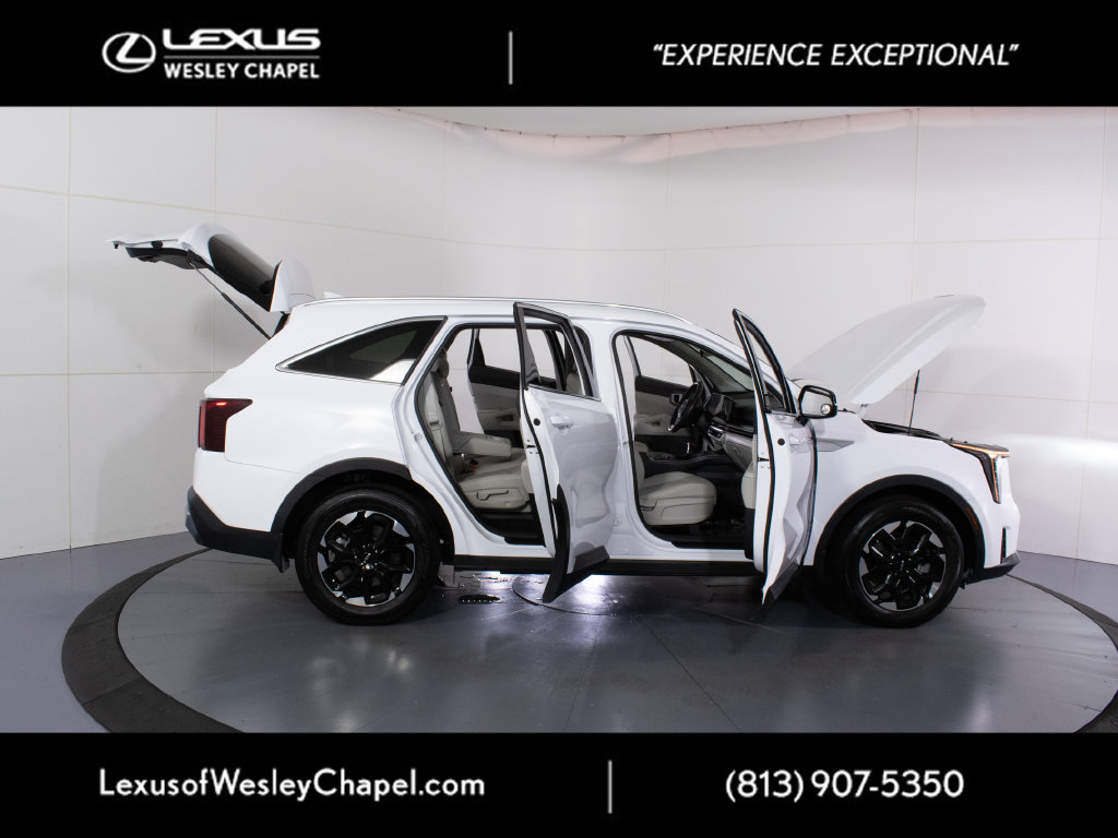 Used 2025 Kia Sorento S FWD image 11