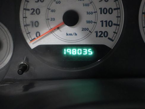 Used 2006 Chrysler Town & Country Touring image 29