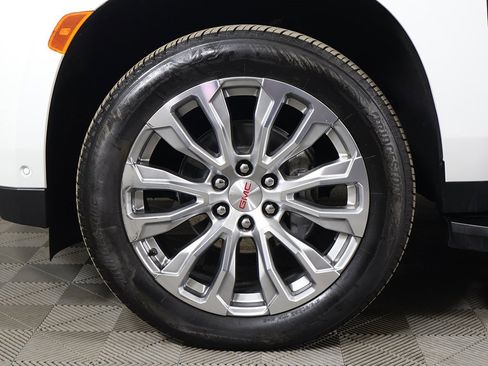 Used 2024 GMC Yukon Denali w/ Advanced Technology Package image 32