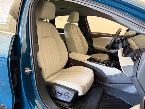 Used 2025 Audi A6 e-tron Premium w/ Convenience Package image 31