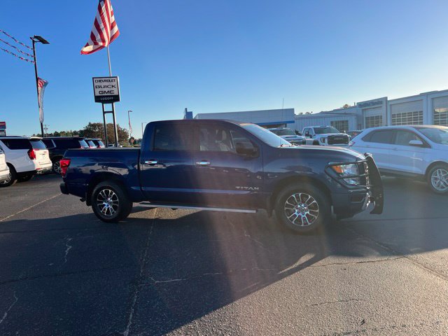 Used 2021 Nissan Titan SV w/ SV Convenience Package RWD image 2