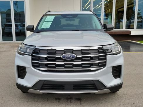 Used 2026 Ford Explorer Active RWD image 2