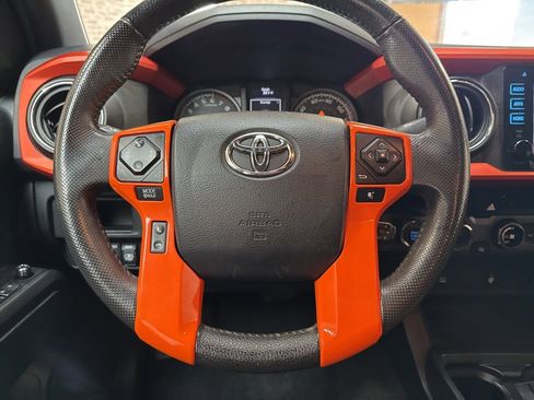 Used 2017 Toyota Tacoma TRD Sport image 15