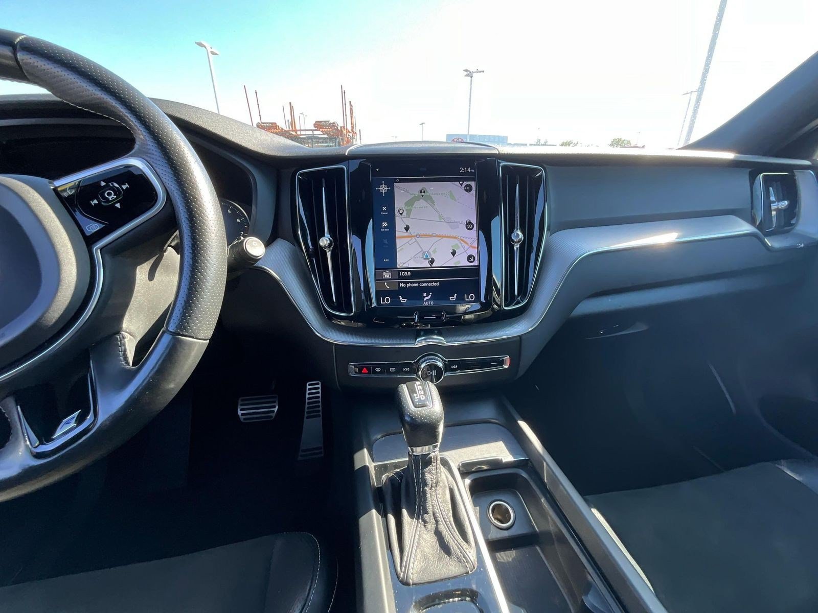 Used 2018 Volvo XC60 T5 R-Design w/ Convenience Package AWD/4WD image 9