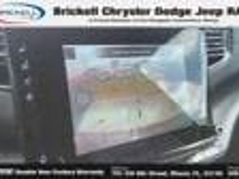 Used 2024 Jeep Wagoneer L Series II RWD image 6