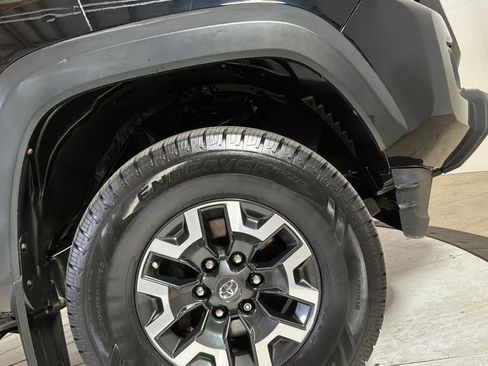 Used 2021 Toyota Tacoma TRD Off-Road w/ TRD Premium Off Road Package AWD/4WD image 8