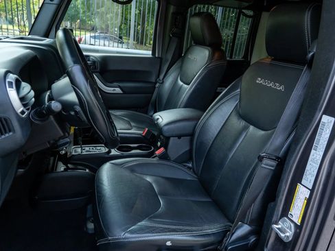 Used 2016 Jeep Wrangler Unlimited Sahara AWD/4WD image 11