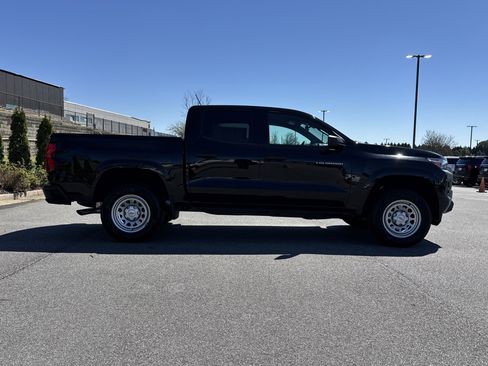 Used 2024 Chevrolet Colorado W/T image 11