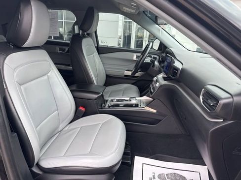 Used 2021 Ford Explorer XLT w/ Equipment Group 202A AWD/4WD image 14