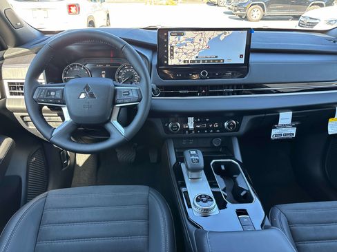 New 2026 Mitsubishi Outlander LE AWD/4WD image 7