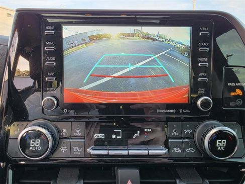 Used 2022 Toyota Highlander XLE image 20