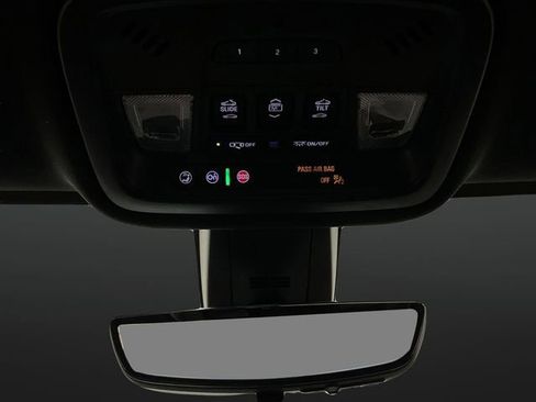 Used 2023 Chevrolet Traverse RS image 29