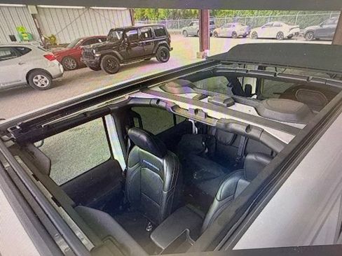 Used 2023 Jeep Wrangler Unlimited Rubicon 4xe w/ Cold Weather Group AWD/4WD image 10